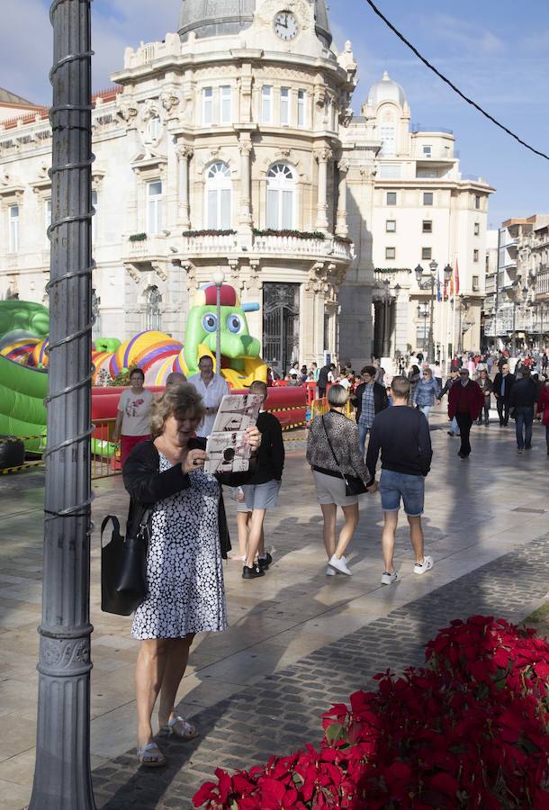 El buque Aidamar, perteneciente a la naviera alemana Aida Cruises, llegó procedente de Lisboa con más de 2.500 pasajero