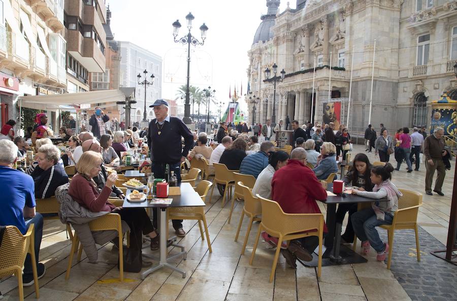 El buque Aidamar, perteneciente a la naviera alemana Aida Cruises, llegó procedente de Lisboa con más de 2.500 pasajero