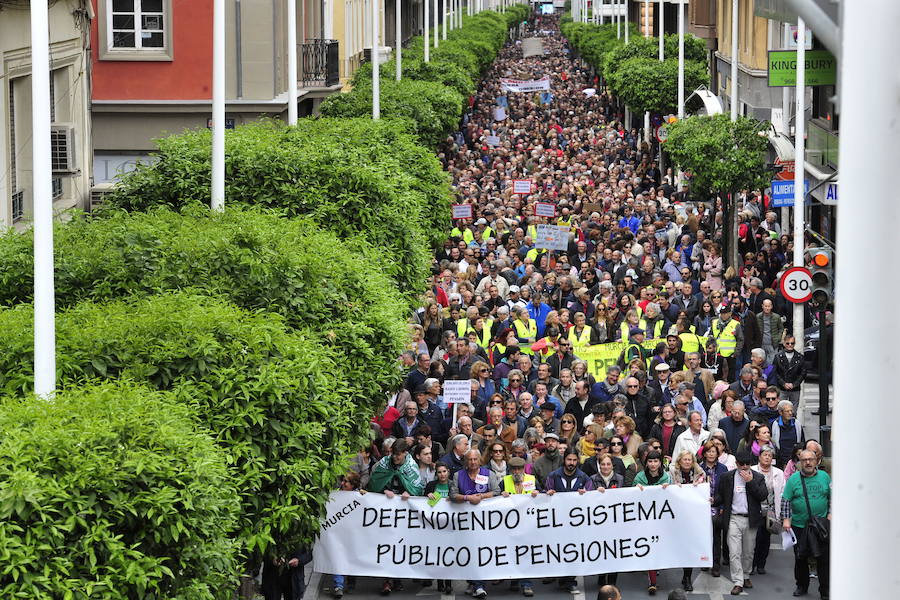 Pensiones dignas. Miles de jubilados se suman en Murcia a la jornada de protesta nacional para exigir una ley que blinde sus retribuciones