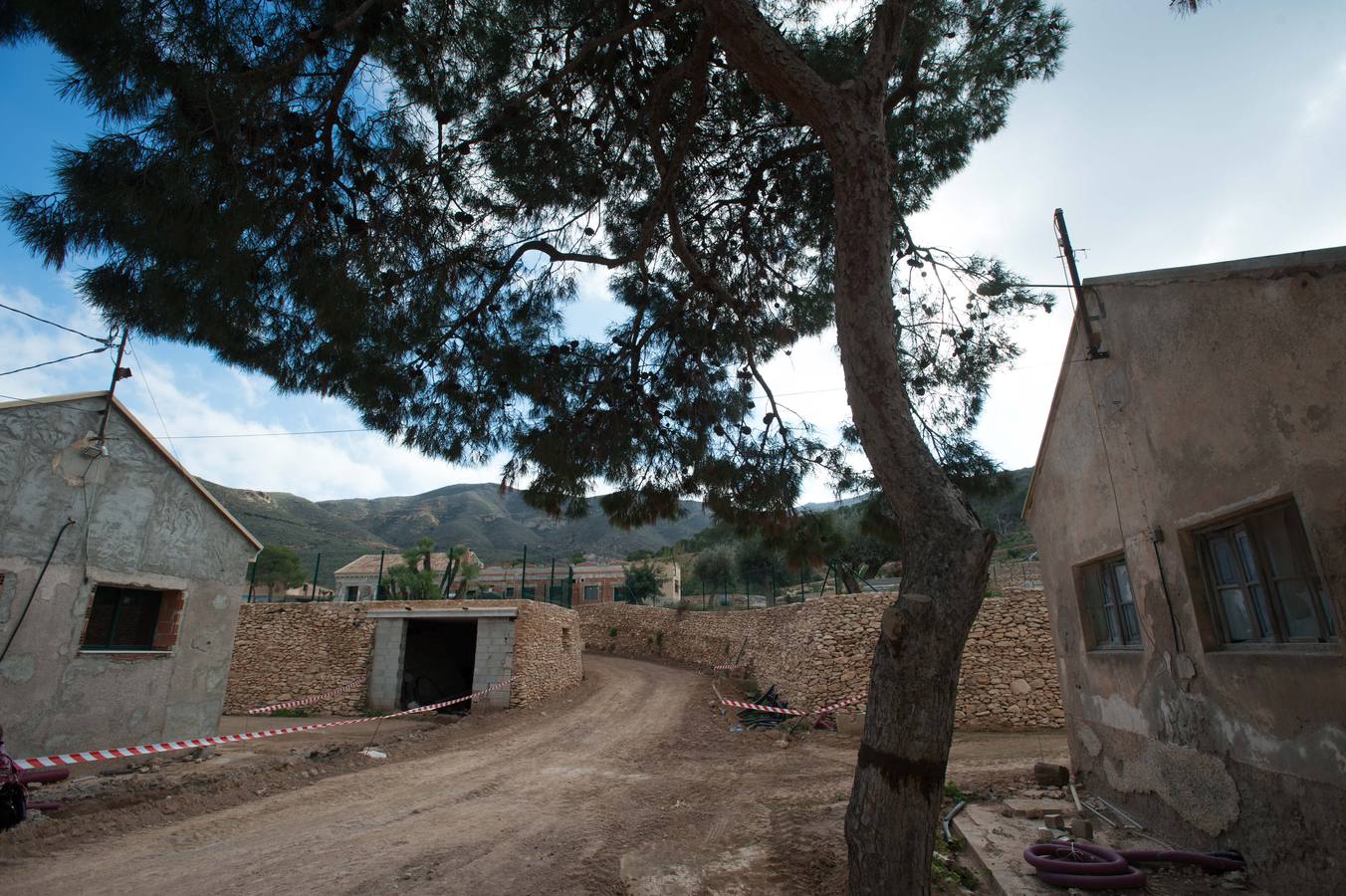 Un empresario local restaura los antiguos barracones militares de Campillo de Adentro y les da uso vacacional