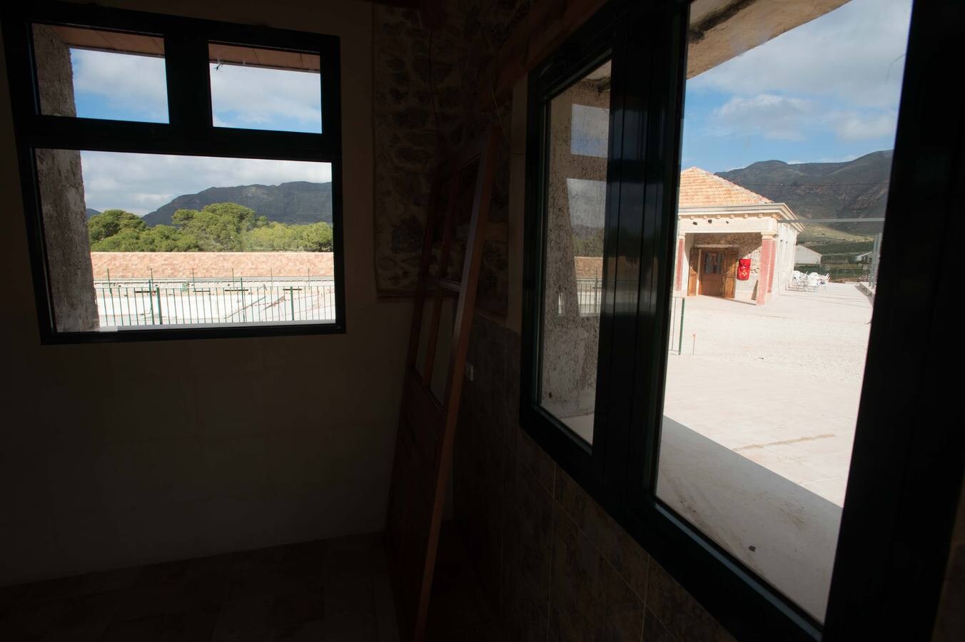 Un empresario local restaura los antiguos barracones militares de Campillo de Adentro y les da uso vacacional