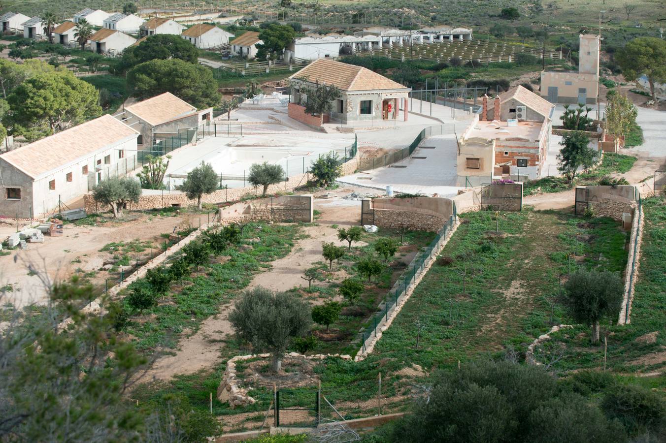 Un empresario local restaura los antiguos barracones militares de Campillo de Adentro y les da uso vacacional