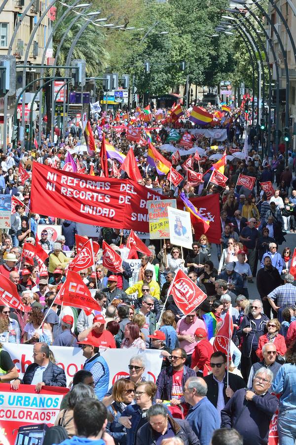 01/05/2018. Convenios sin renovar. Más de 200.000 empleados, la mitad del sector privado, están pendientes de renovar sus condiciones laborales. En la imagen, manifestación del Primero de Mayo, donde miles de trabajadores exigen "salarios dignos". 