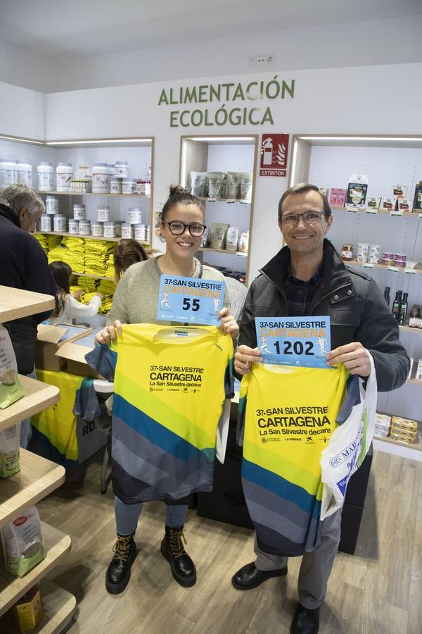 Cientos de corredores ya tienen su camiseta para la carrera de fin de año, que contará con dos mil participantes