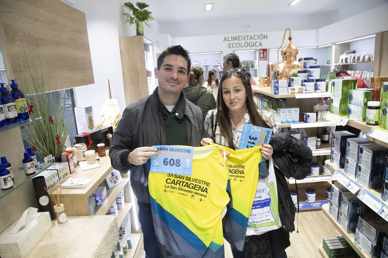 Cientos de corredores ya tienen su camiseta para la carrera de fin de año, que contará con dos mil participantes