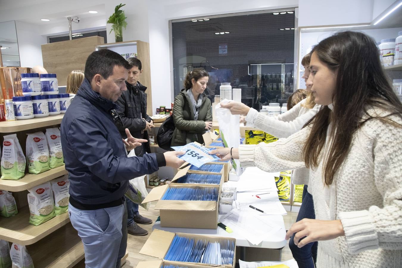 Cientos de corredores ya tienen su camiseta para la carrera de fin de año, que contará con dos mil participantes