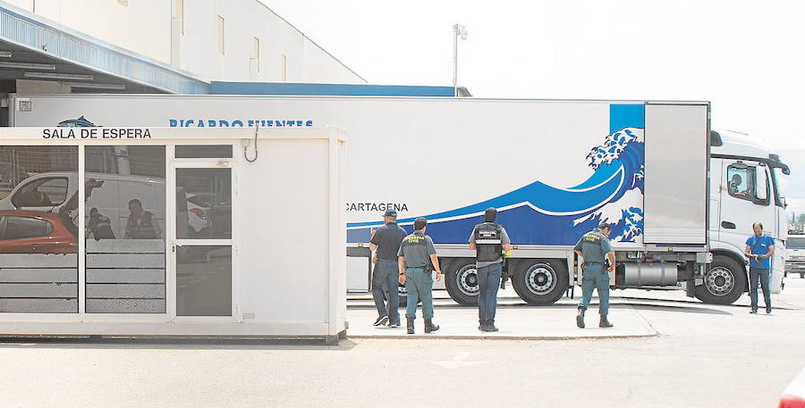 26/06/2018. Golpe a las capturas ilegales de atún rojo. La Guardia Civil registra en Cartagena Ricardo Fuentes e Hijos en una operación internacional con decenas de arrestados. 
