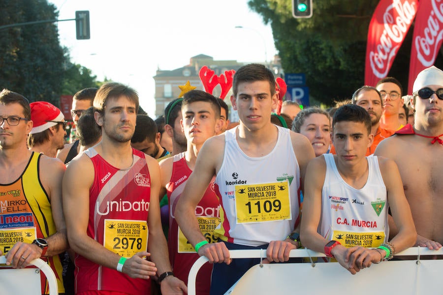 El deporte, los disfraces y el buen ambiente que reina en la San Silvestre tomaron el mando en la culminación perfecta del año para más de 4.500 corredores que estaban apuntados a la prueba de unos 6,5 kilómetros por el centro de la ciudad