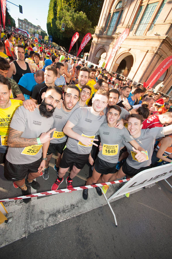 El deporte, los disfraces y el buen ambiente que reina en la San Silvestre tomaron el mando en la culminación perfecta del año para más de 4.500 corredores que estaban apuntados a la prueba de unos 6,5 kilómetros por el centro de la ciudad