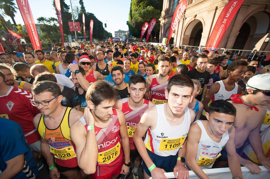 El deporte, los disfraces y el buen ambiente que reina en la San Silvestre tomaron el mando en la culminación perfecta del año para más de 4.500 corredores que estaban apuntados a la prueba de unos 6,5 kilómetros por el centro de la ciudad