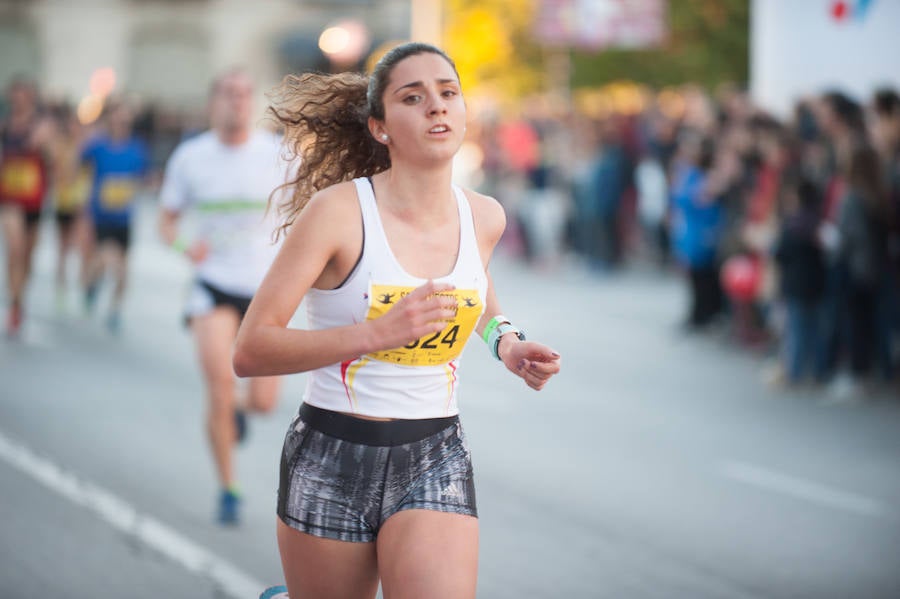 El deporte, los disfraces y el buen ambiente que reina en la San Silvestre tomaron el mando en la culminación perfecta del año para más de 4.500 corredores que estaban apuntados a la prueba de unos 6,5 kilómetros por el centro de la ciudad