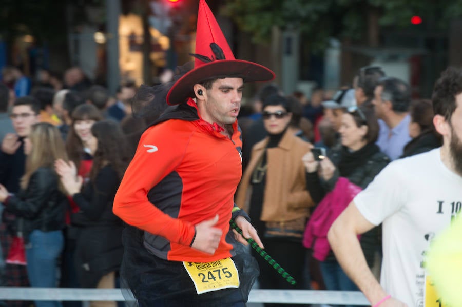 El deporte, los disfraces y el buen ambiente que reina en la San Silvestre tomaron el mando en la culminación perfecta del año para más de 4.500 corredores que estaban apuntados a la prueba de unos 6,5 kilómetros por el centro de la ciudad