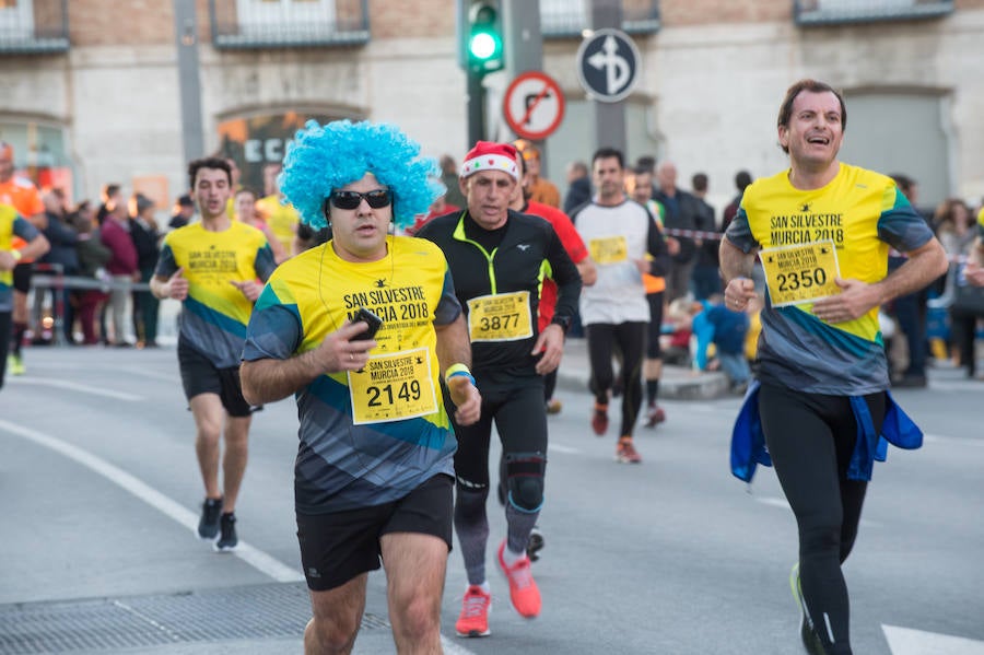 El deporte, los disfraces y el buen ambiente que reina en la San Silvestre tomaron el mando en la culminación perfecta del año para más de 4.500 corredores que estaban apuntados a la prueba de unos 6,5 kilómetros por el centro de la ciudad