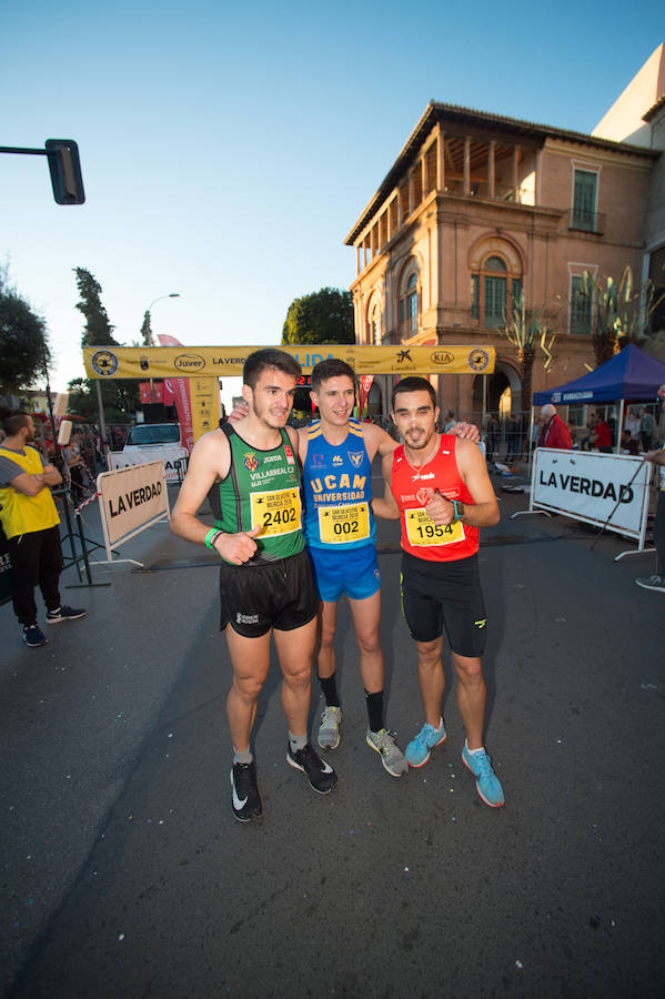 El deporte, los disfraces y el buen ambiente que reina en la San Silvestre tomaron el mando en la culminación perfecta del año para más de 4.500 corredores que estaban apuntados a la prueba de unos 6,5 kilómetros por el centro de la ciudad