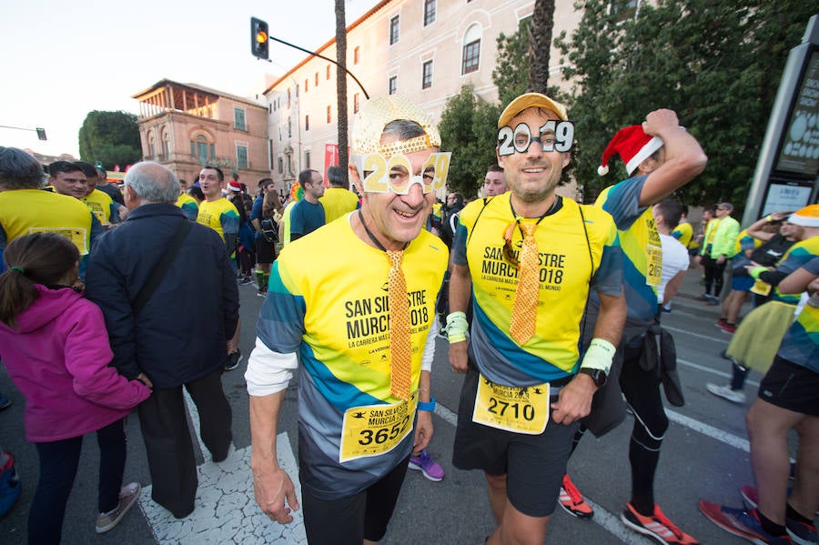 El deporte, los disfraces y el buen ambiente que reina en la San Silvestre tomaron el mando en la culminación perfecta del año para más de 4.500 corredores que estaban apuntados a la prueba de unos 6,5 kilómetros por el centro de la ciudad