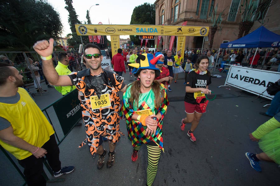 El deporte, los disfraces y el buen ambiente que reina en la San Silvestre tomaron el mando en la culminación perfecta del año para más de 4.500 corredores que estaban apuntados a la prueba de unos 6,5 kilómetros por el centro de la ciudad