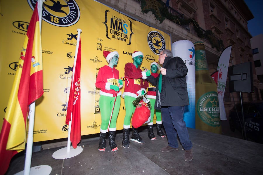 El deporte, los disfraces y el buen ambiente que reina en la San Silvestre tomaron el mando en la culminación perfecta del año para más de 4.500 corredores que estaban apuntados a la prueba de unos 6,5 kilómetros por el centro de la ciudad