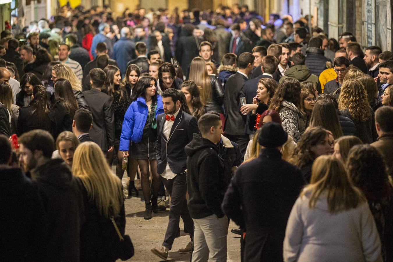 Las fiestas y el cotillón tomaron cartagena en la última noche del año.