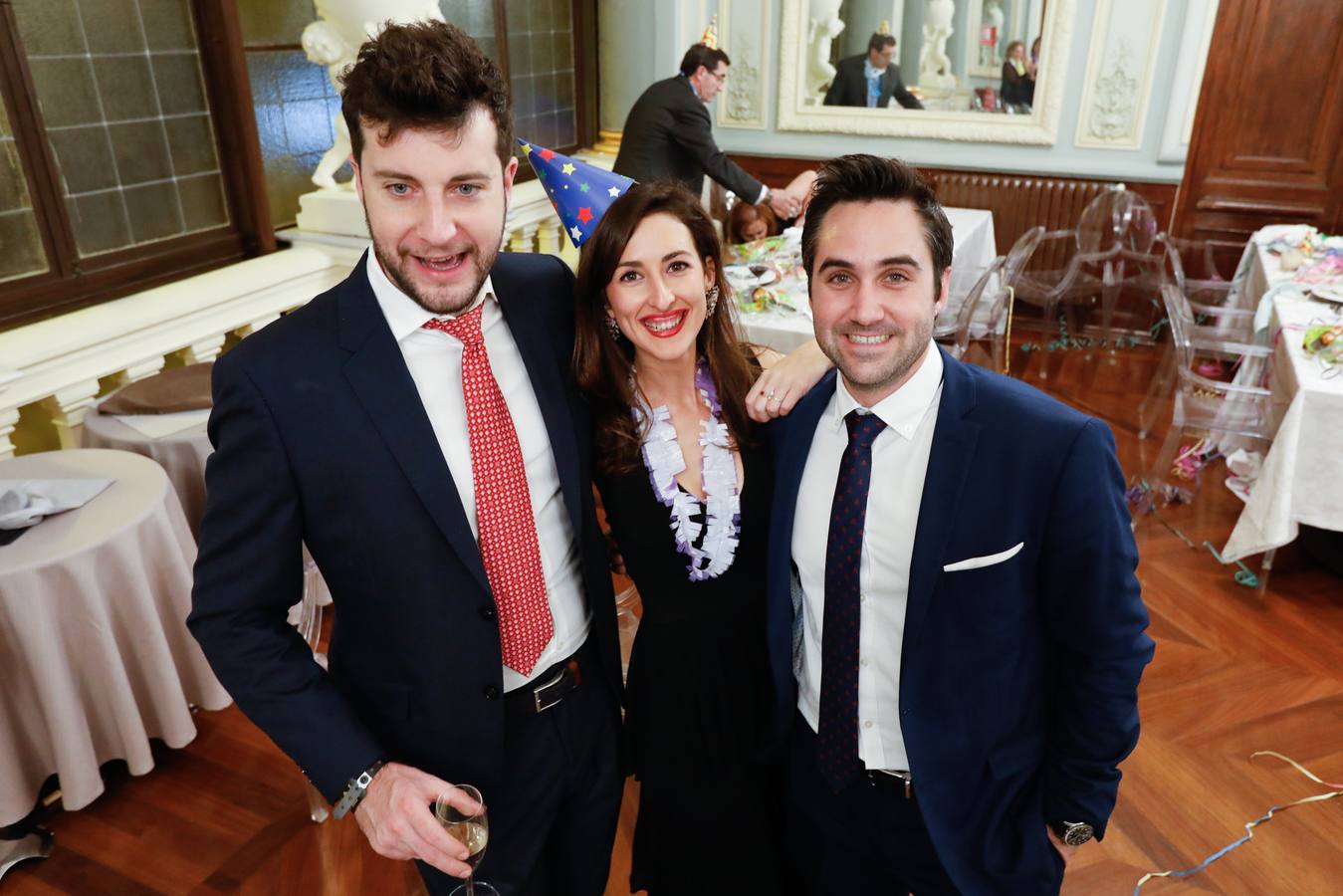 Tras las campanadas de la Glorieta, los murcianos celebraron el fin del año con sus mejores galas y buenos deseos. 