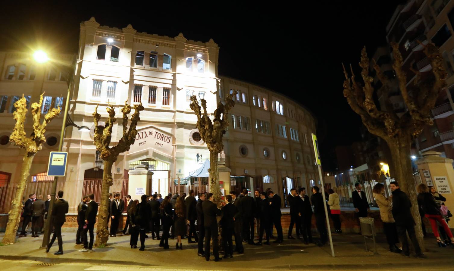 Tras las campanadas de la Glorieta, los murcianos celebraron el fin del año con sus mejores galas y buenos deseos. 