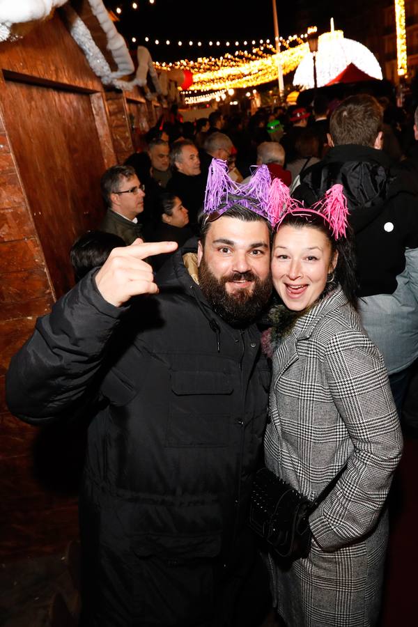 Tras las campanadas de la Glorieta, los murcianos celebraron el fin del año con sus mejores galas y buenos deseos. 