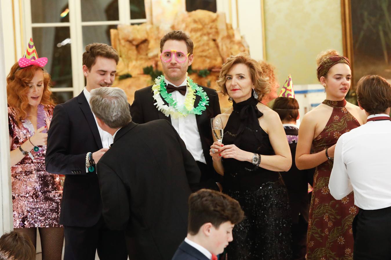 Tras las campanadas de la Glorieta, los murcianos celebraron el fin del año con sus mejores galas y buenos deseos. 