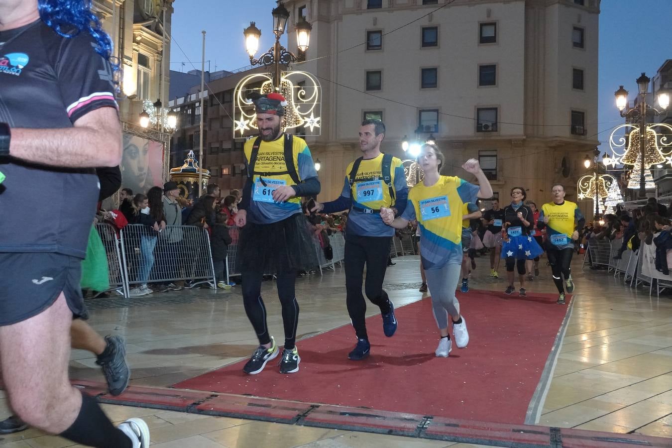 En la carrera más divertida del año no podían faltar los disfraces más simpáticos.