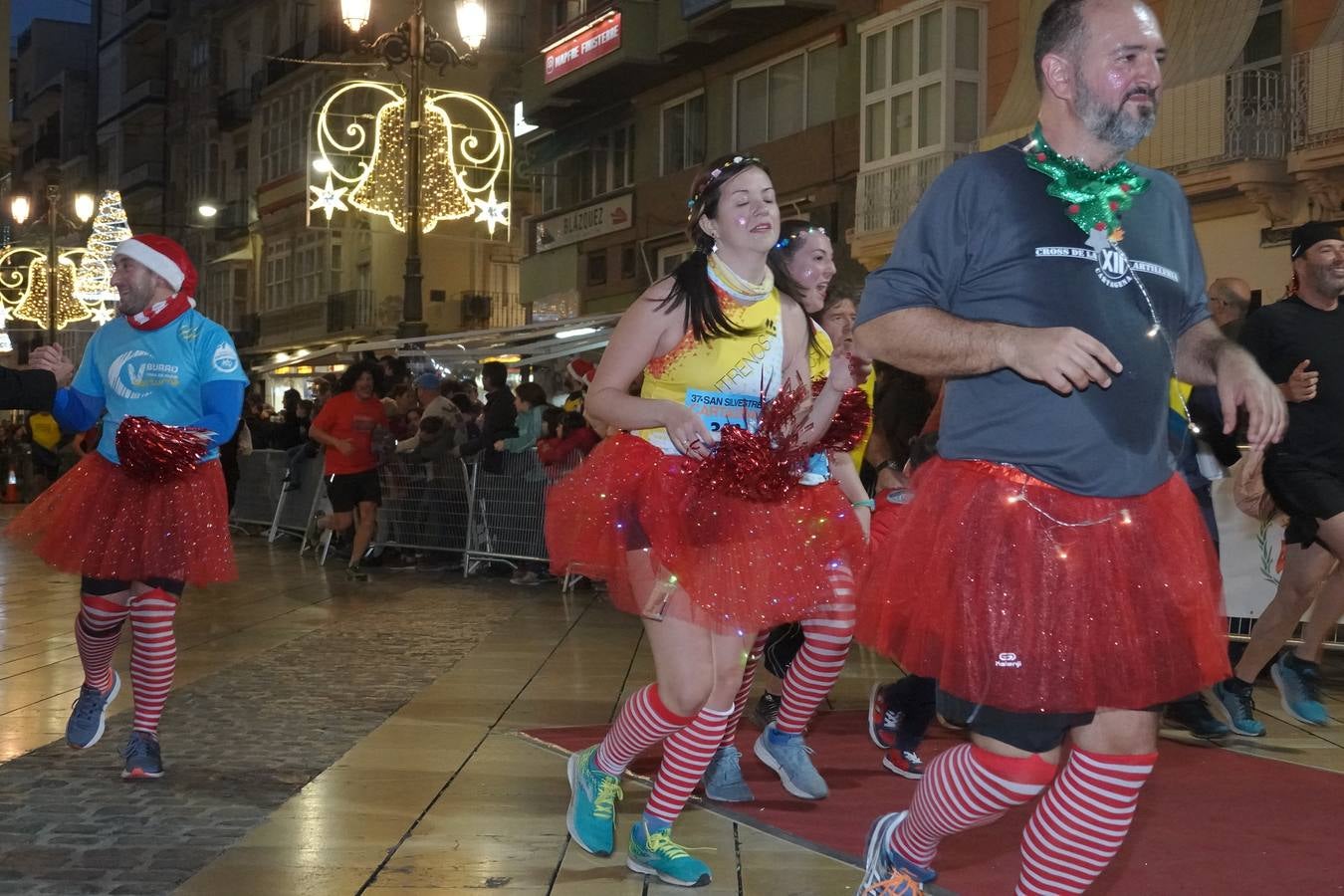 En la carrera más divertida del año no podían faltar los disfraces más simpáticos.