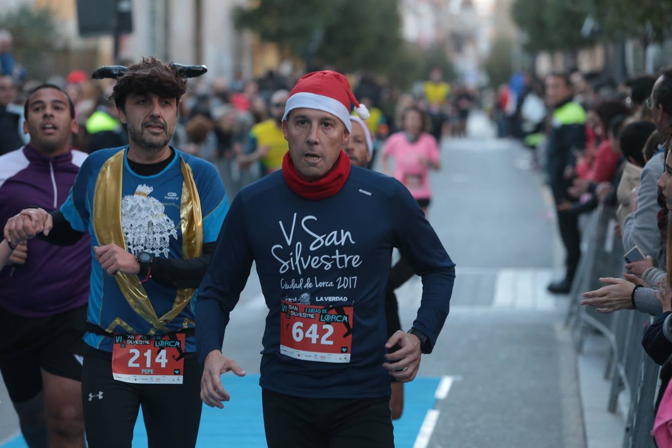 Casi un millar de corredores despiden el año disfrutando del deporte en la Ciudad del Sol por una buena causa