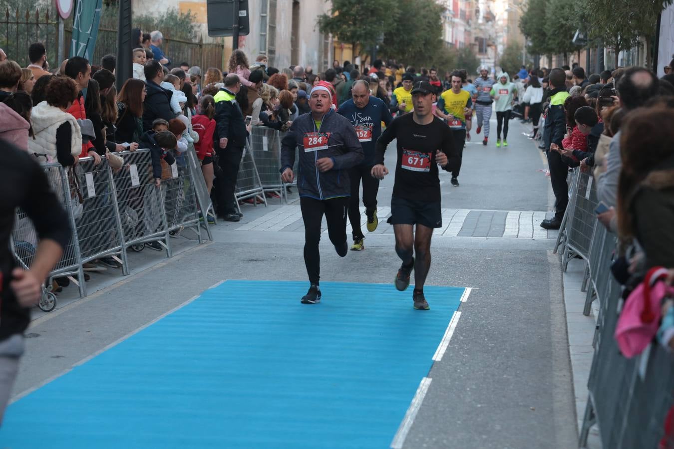 Casi un millar de corredores despiden el año disfrutando del deporte en la Ciudad del Sol por una buena causa