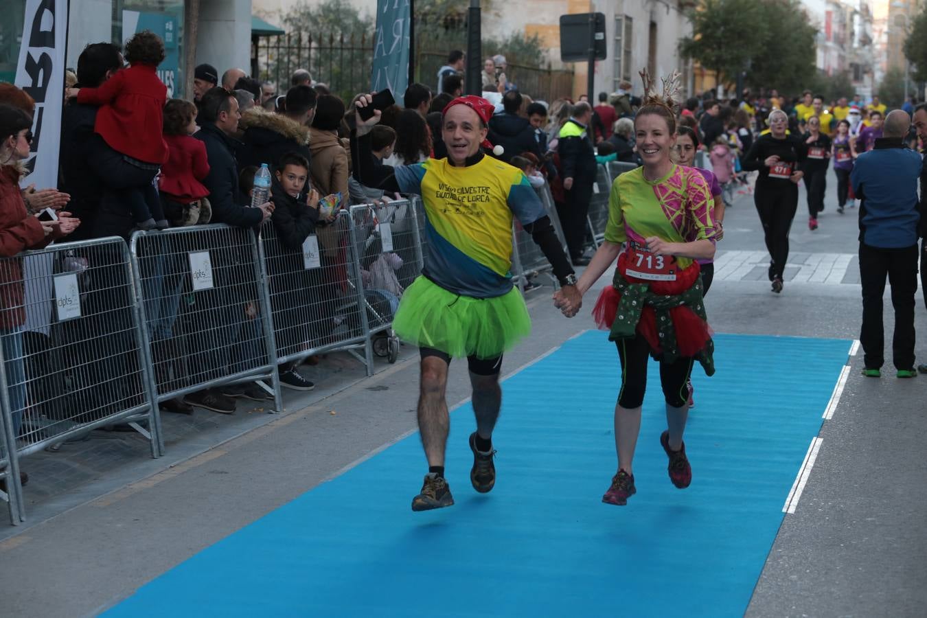 Casi un millar de corredores despiden el año disfrutando del deporte en la Ciudad del Sol por una buena causa