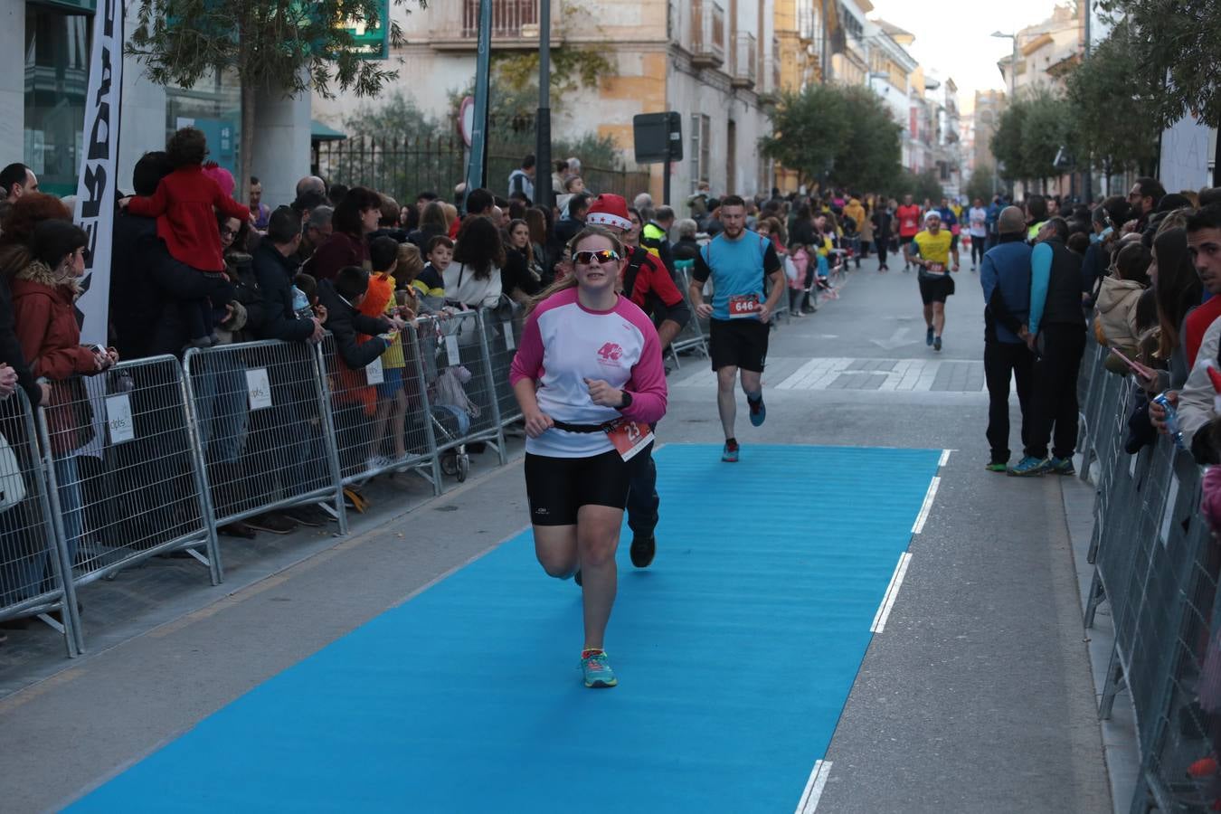 Casi un millar de corredores despiden el año disfrutando del deporte en la Ciudad del Sol por una buena causa