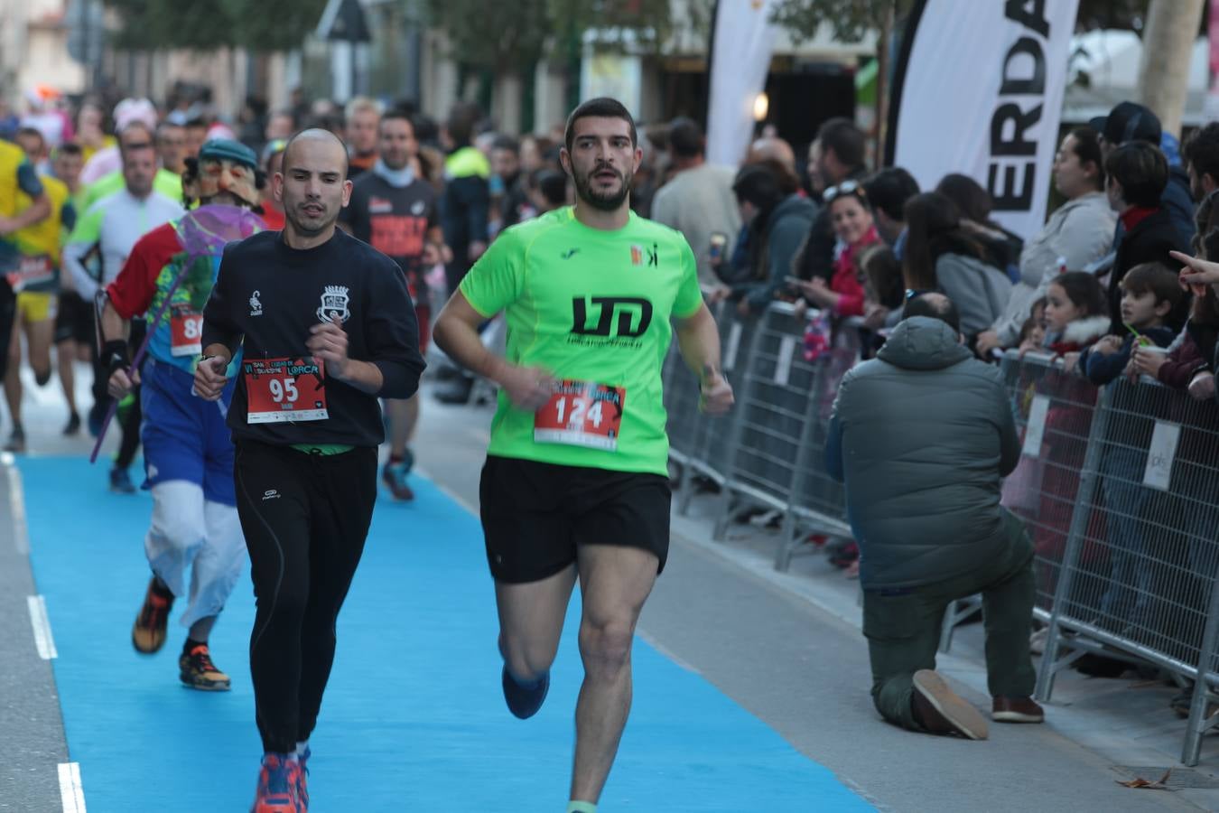 Casi un millar de corredores despiden el año disfrutando del deporte en la Ciudad del Sol por una buena causa