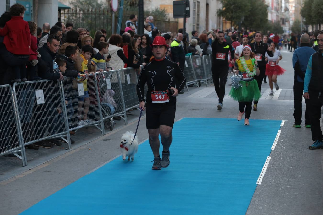 Casi un millar de corredores despiden el año disfrutando del deporte en la Ciudad del Sol por una buena causa