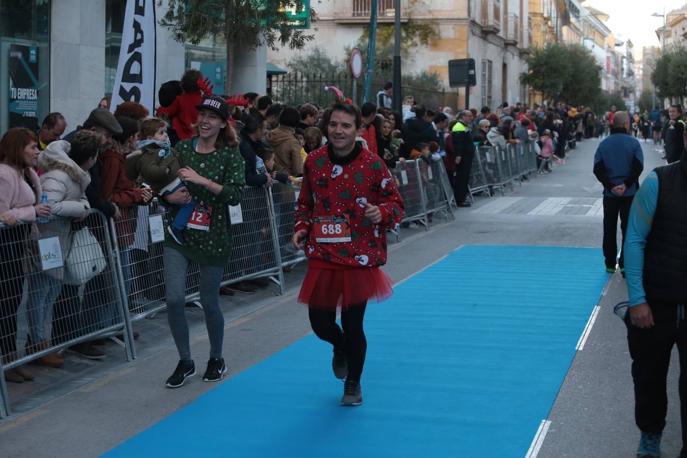 Casi un millar de corredores despiden el año disfrutando del deporte en la Ciudad del Sol por una buena causa