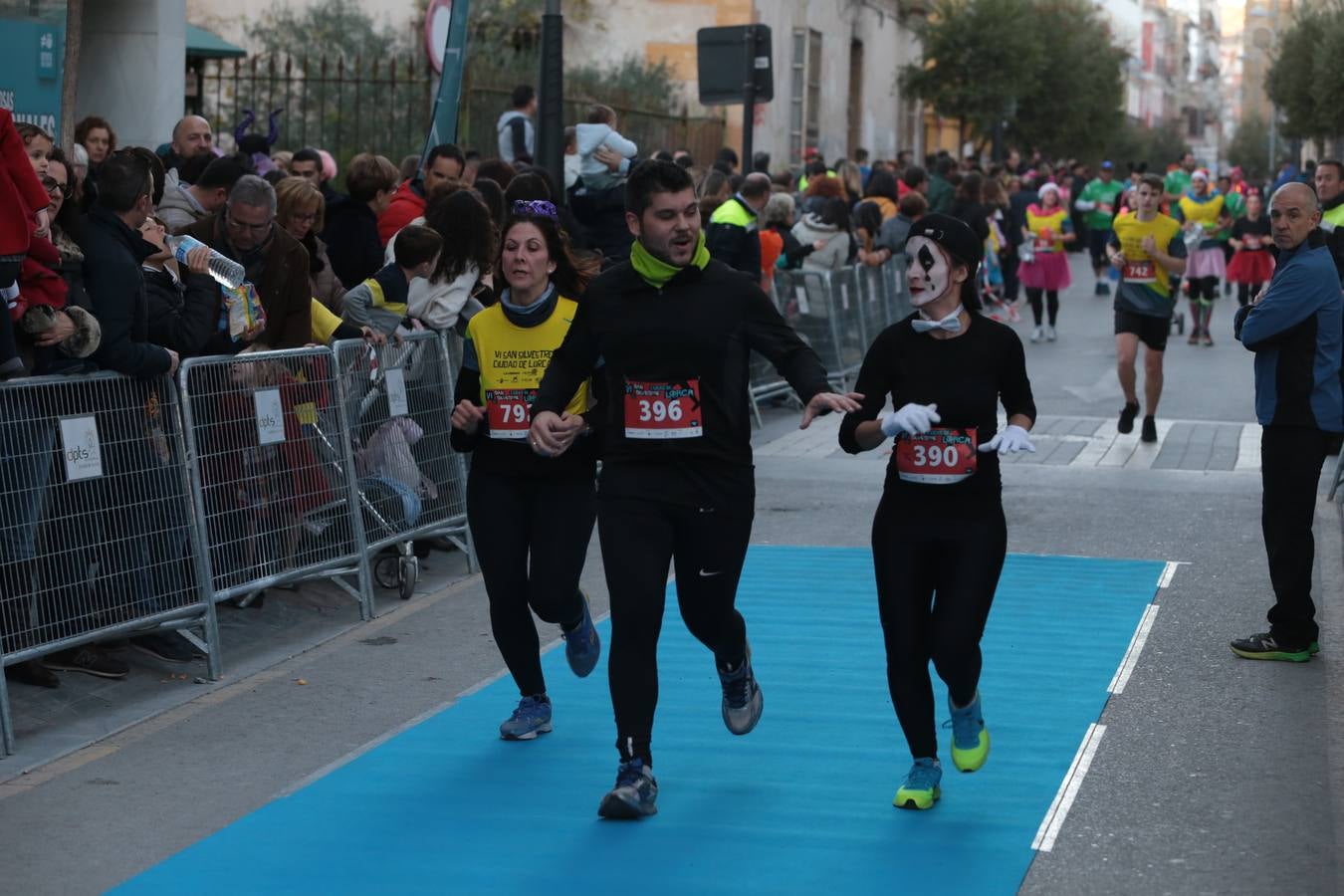 Casi un millar de corredores despiden el año disfrutando del deporte en la Ciudad del Sol por una buena causa