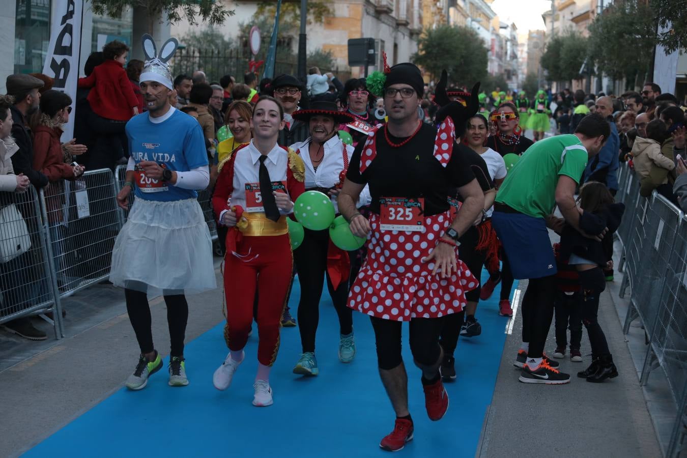 Casi un millar de corredores despiden el año disfrutando del deporte en la Ciudad del Sol por una buena causa