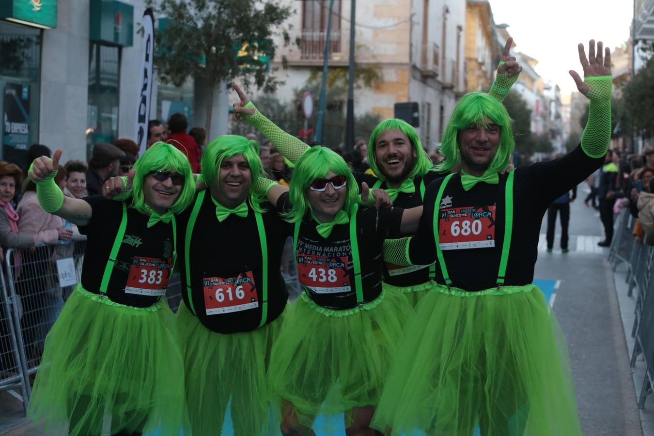 Casi un millar de corredores despiden el año disfrutando del deporte en la Ciudad del Sol por una buena causa