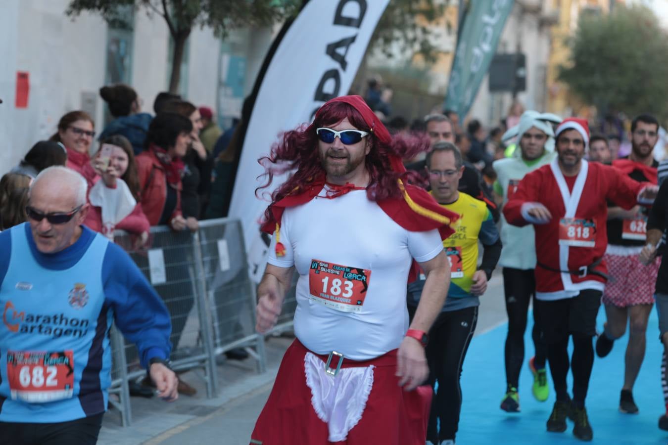 Casi un millar de corredores despiden el año disfrutando del deporte en la Ciudad del Sol por una buena causa