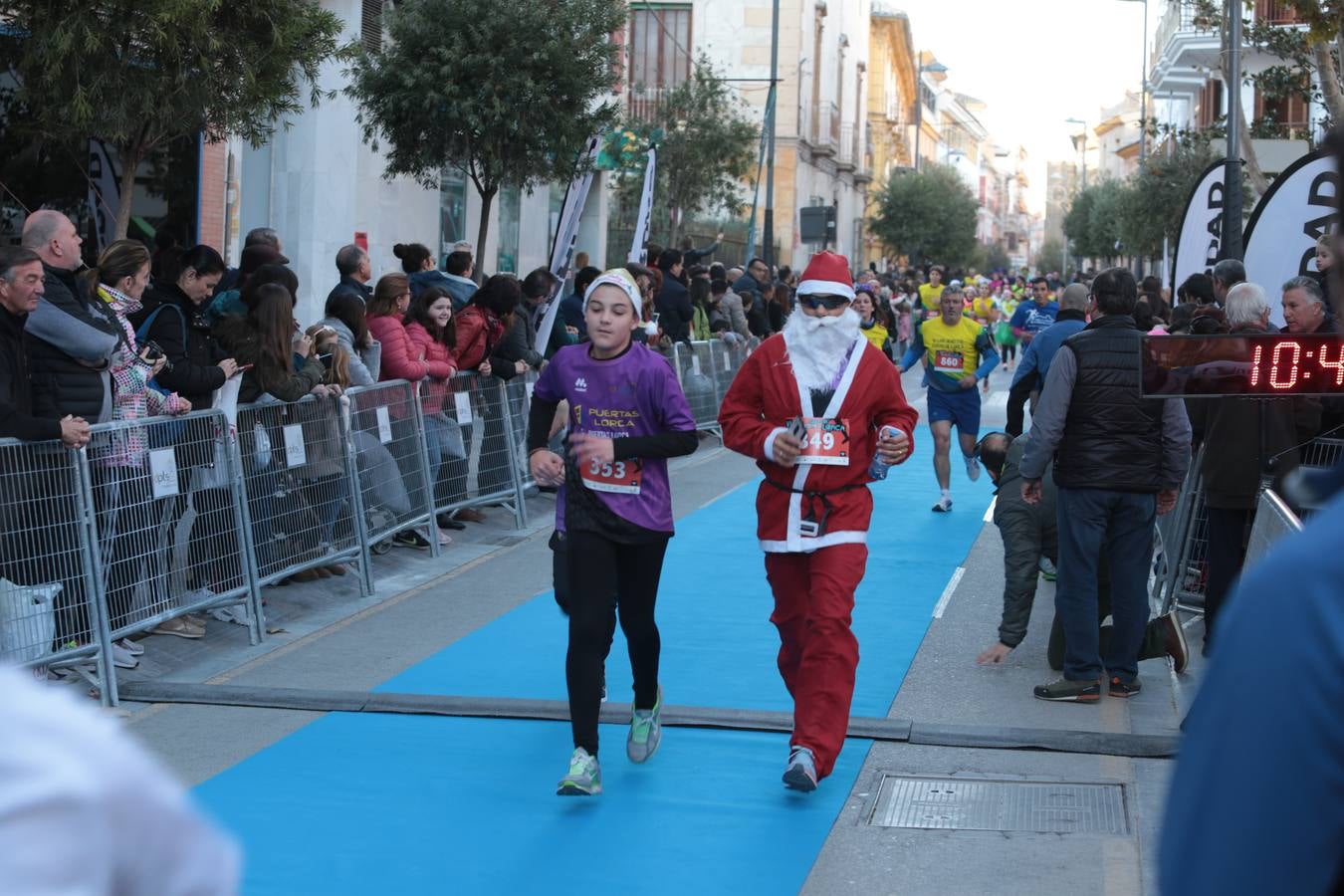 Casi un millar de corredores despiden el año disfrutando del deporte en la Ciudad del Sol por una buena causa