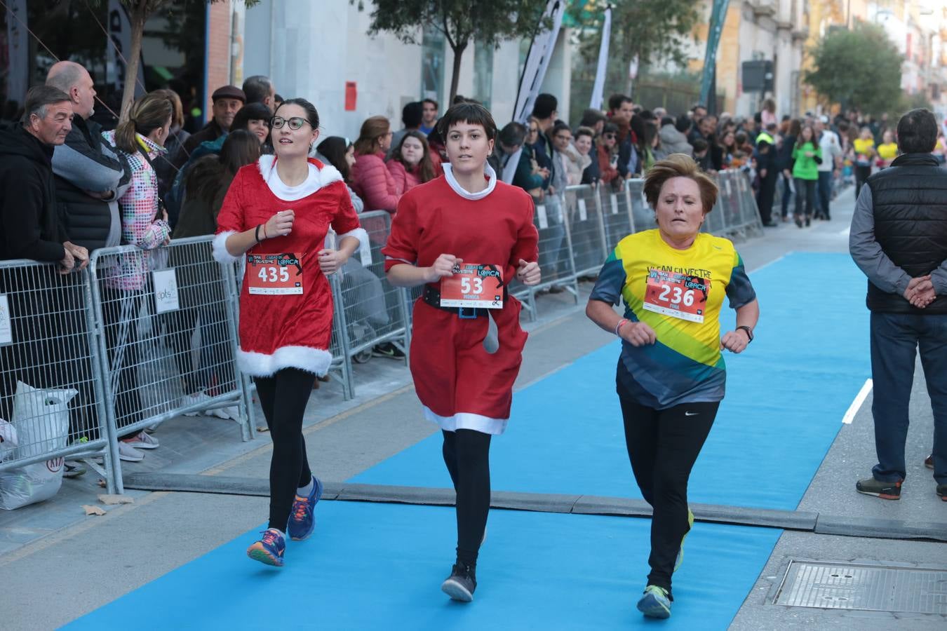 Casi un millar de corredores despiden el año disfrutando del deporte en la Ciudad del Sol por una buena causa