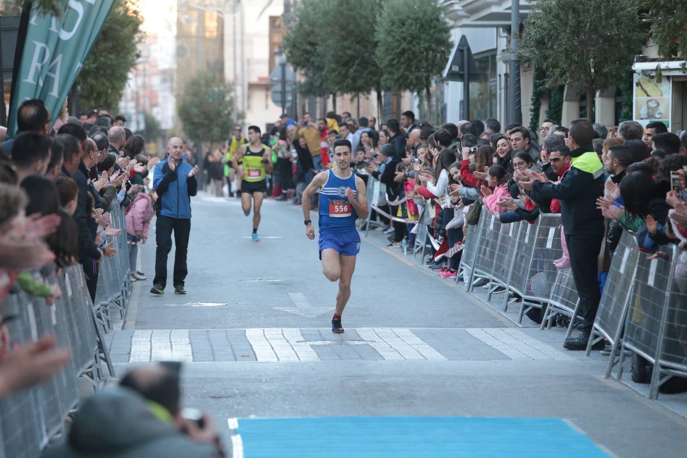 Casi un millar de corredores despiden el año disfrutando del deporte en la Ciudad del Sol por una buena causa