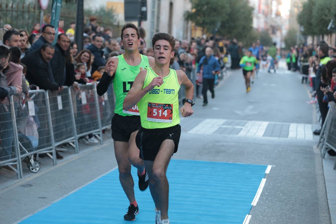 Casi un millar de corredores despiden el año disfrutando del deporte en la Ciudad del Sol por una buena causa