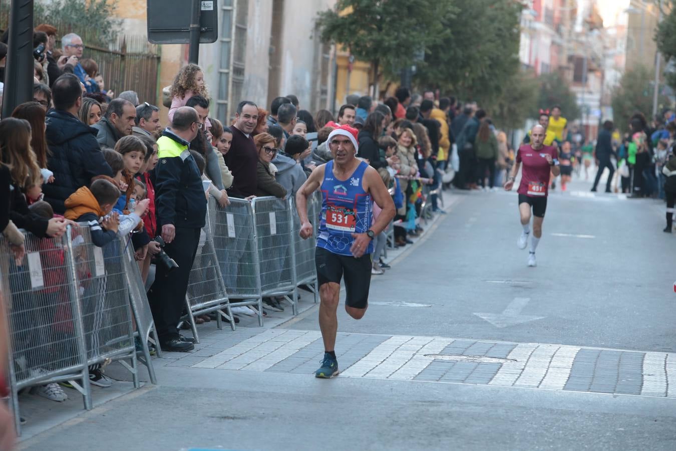 Casi un millar de corredores despiden el año disfrutando del deporte en la Ciudad del Sol por una buena causa