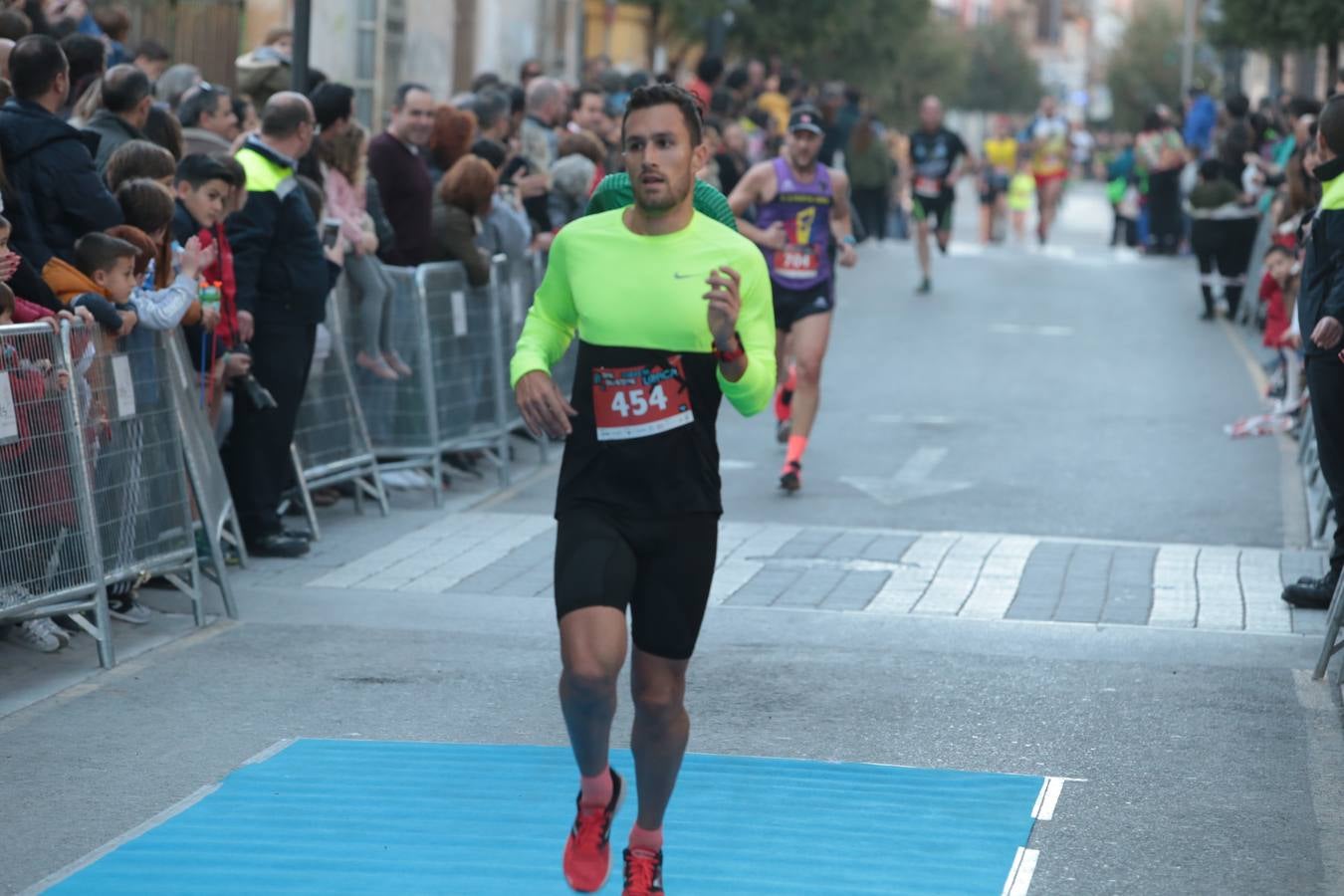 Casi un millar de corredores despiden el año disfrutando del deporte en la Ciudad del Sol por una buena causa