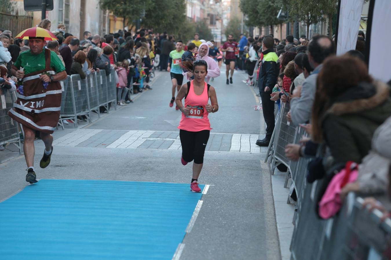 Casi un millar de corredores despiden el año disfrutando del deporte en la Ciudad del Sol por una buena causa