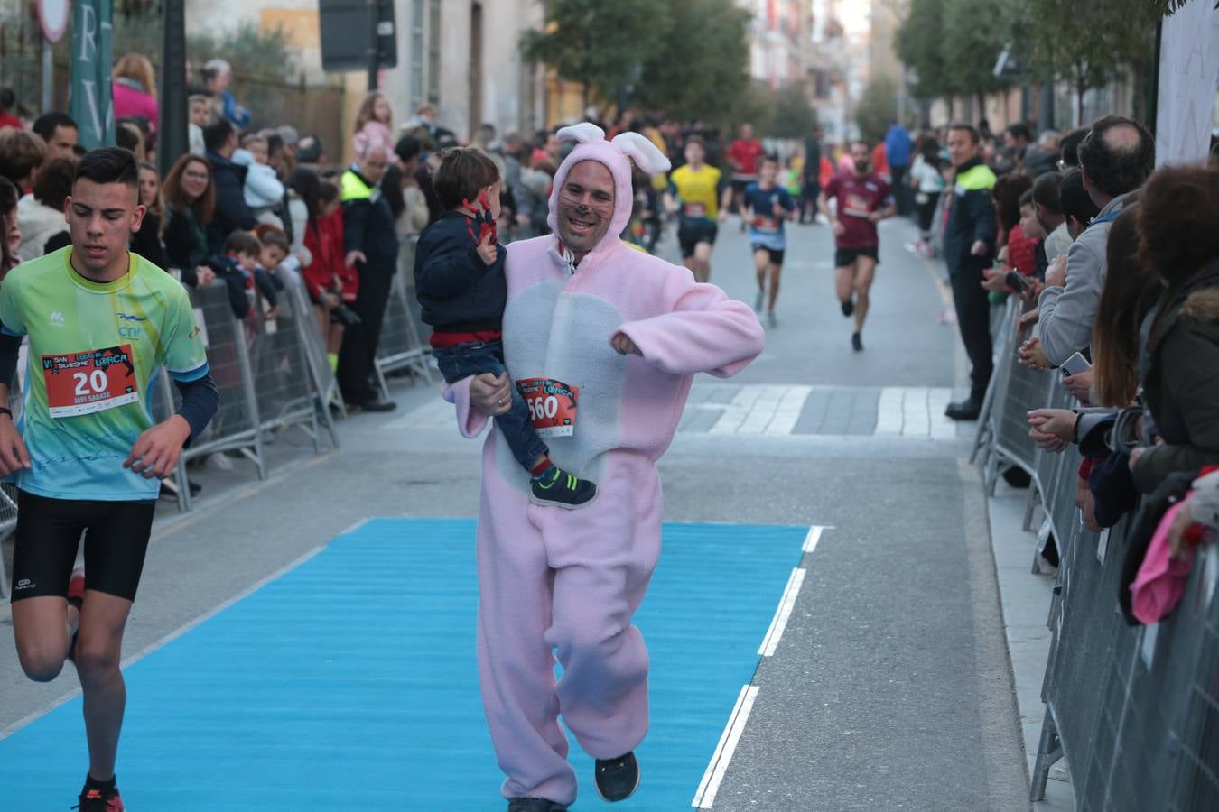 Casi un millar de corredores despiden el año disfrutando del deporte en la Ciudad del Sol por una buena causa