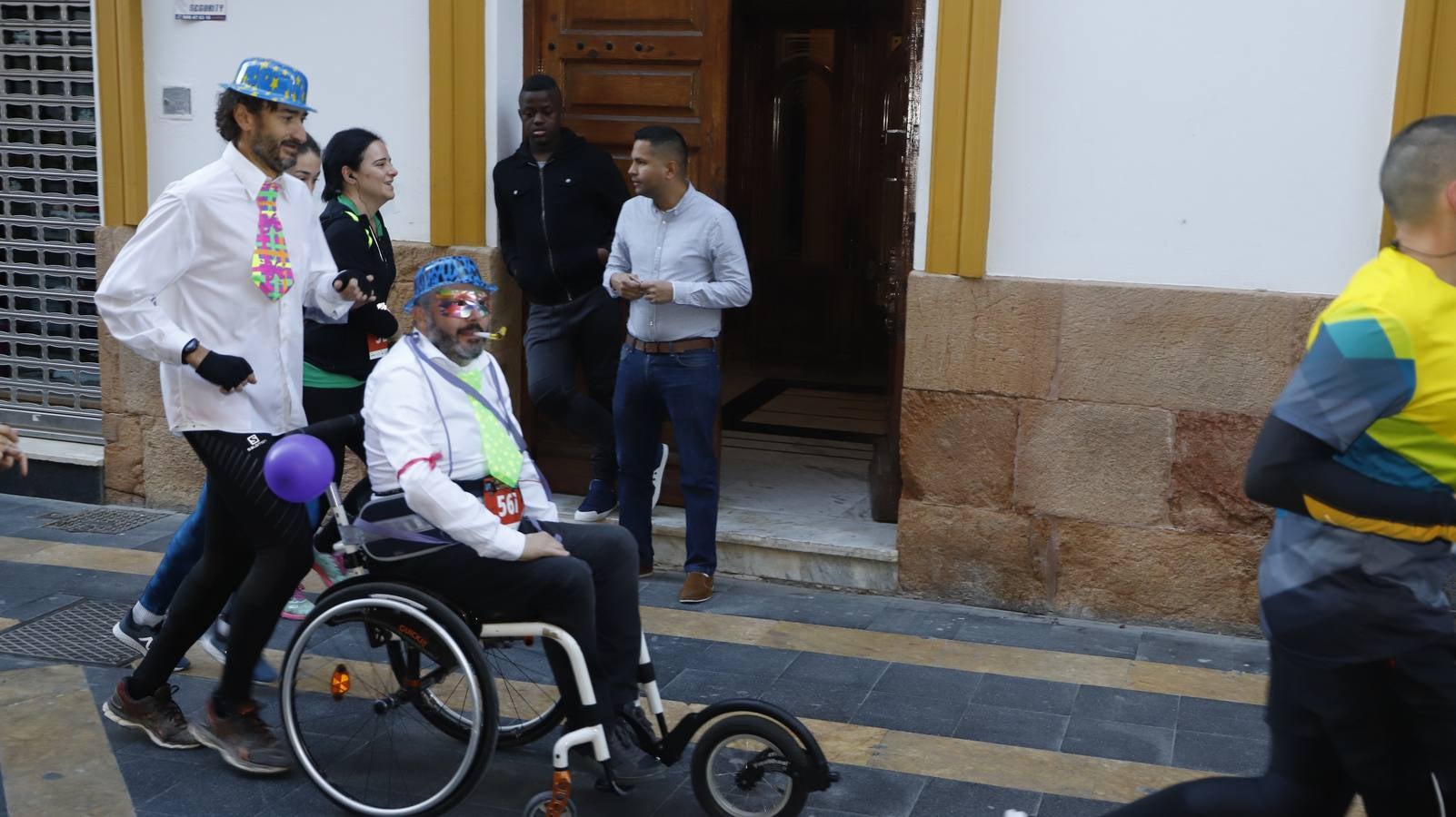 Los disfraces más divertidos y originales corrieron por las calles de la Ciudad del Sol en la última carrera del año.