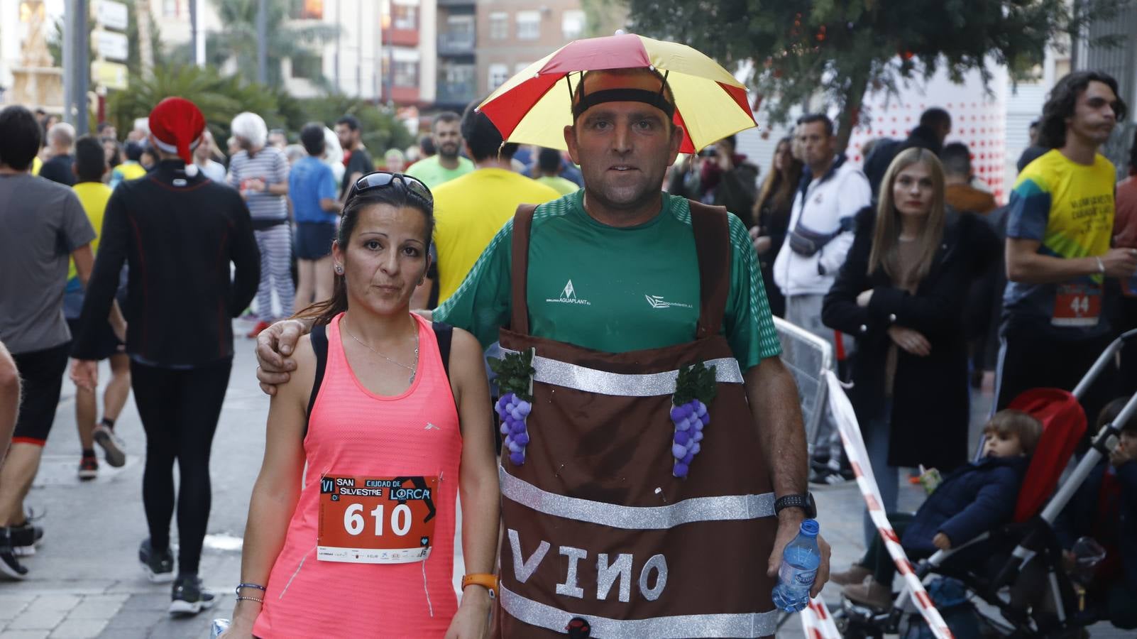 Los disfraces más divertidos y originales corrieron por las calles de la Ciudad del Sol en la última carrera del año.