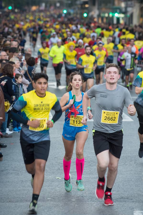 La carrera más divertida del mundo alejó durante unas horas el protagonismo en la tarde de Nochevieja de la plaza de las Flores y de Pérez Casas